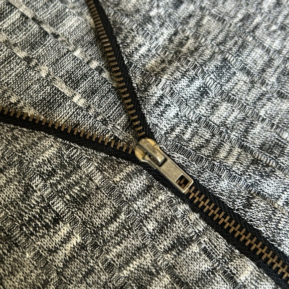 U2B Bodycon Grey and Black Heather Dress with Front Zipper - Picture 4 of 8